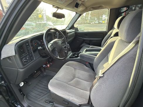 Used 2005 GMC Sierra 2500 SLE w/ Heavy-Duty Power Package AWD/4WD image 8