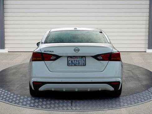 Used 2025 Nissan Altima 2.5 SV FWD image 6