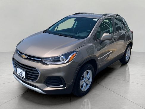 Used 2022 Chevrolet Trax LT w/ LT Convenience Package AWD/4WD image 4