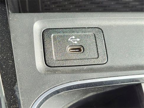 New 2025 Mercedes-Benz GLB 250 4MATIC image 27