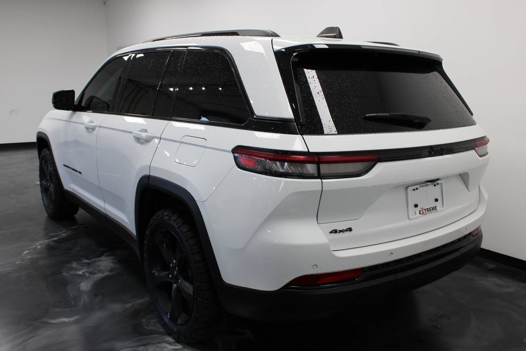 Used 2023 Jeep Grand Cherokee Altitude AWD/4WD image 23