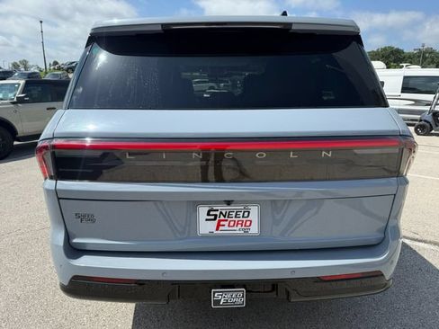 Used 2025 Lincoln Navigator L Reserve AWD/4WD image 6