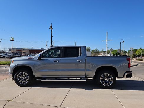 New 2026 Chevrolet Silverado 1500 LT w/ Z71 Off-Road Package AWD/4WD image 2