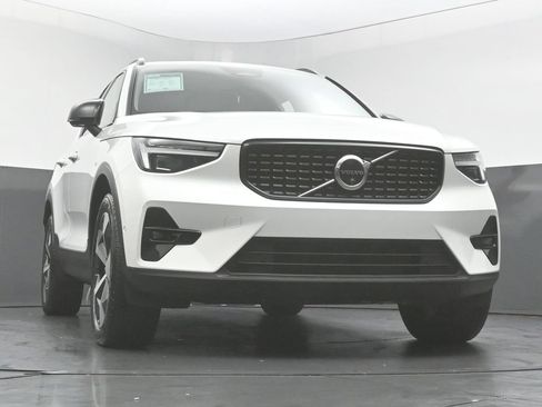 Used 2026 Volvo XC40 B5 Plus AWD/4WD image 53
