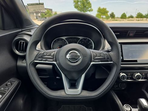 Used 2019 Nissan Kicks S FWD image 20