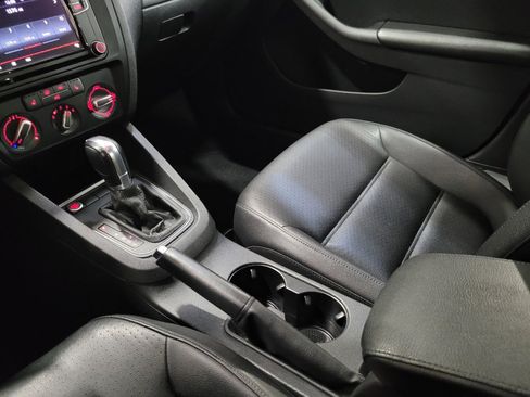 Used 2017 Volkswagen Jetta SE FWD image 26