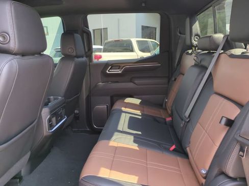 Certified 2025 Chevrolet Silverado 1500 High Country w/ High Country Premium Package AWD/4WD image 16