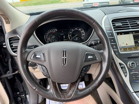 Used 2017 Lincoln MKX Reserve w/ Lincoln MKX Climate Package image 16