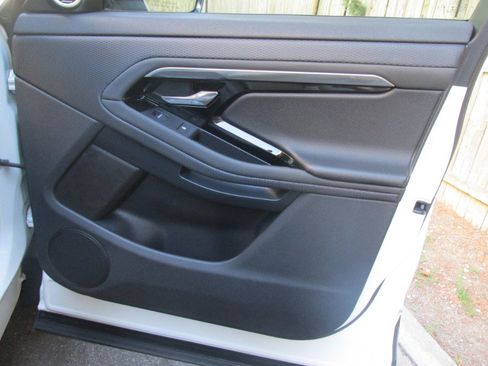 Used 2020 Land Rover Range Rover Evoque S image 70