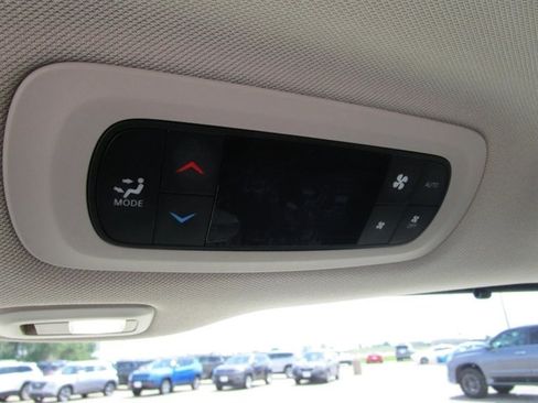 Used 2022 Chrysler Pacifica Limited FWD image 22