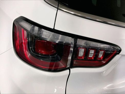 Used 2025 Jeep Compass Limited image 27