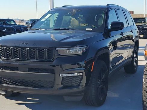 New 2025 Jeep Grand Cherokee L Limited w/ Black Appearance Package image 30