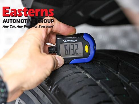 Used 2018 Toyota Tacoma TRD Sport AWD/4WD image 30