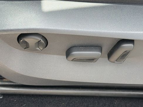 Used 2022 Volkswagen Tiguan SE image 25