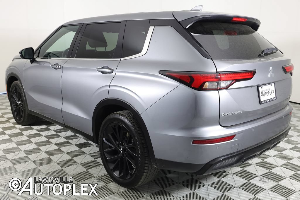 Used 2024 Mitsubishi Outlander SE Black Edition FWD image 7