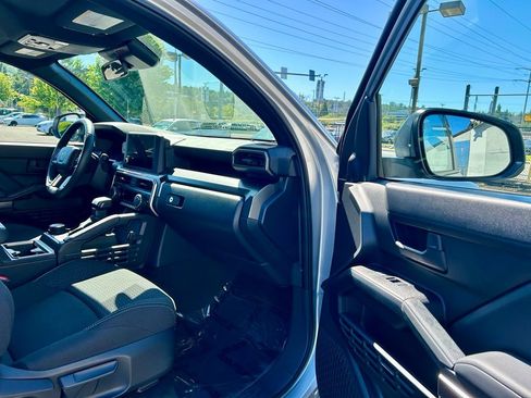 Certified 2025 Toyota 4Runner SR5 AWD/4WD image 15