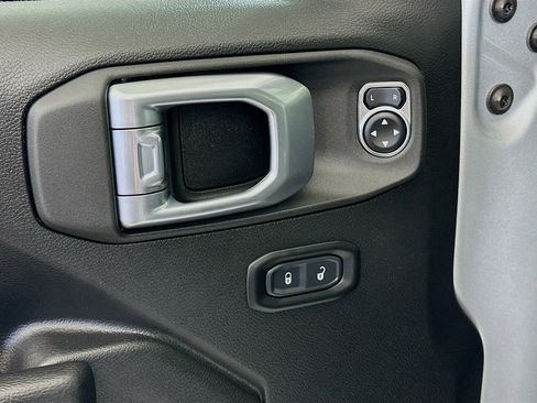 Used 2023 Jeep Wrangler Unlimited w/ Cold Weather Group image 15