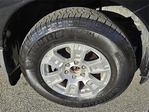 Used 2019 Nissan Titan SV image 15