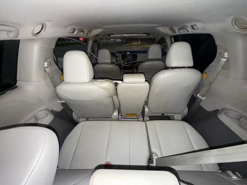 Used 2014 Toyota Sienna XLE image 46