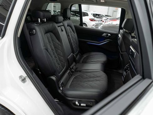 Used 2025 BMW X7 xDrive40i image 12