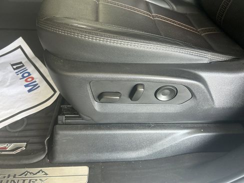 Used 2023 Chevrolet Silverado 1500 High Country w/ Technology Package image 17