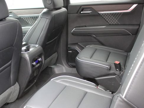 New 2026 GMC Acadia Denali w/ Super Cruise Package image 17