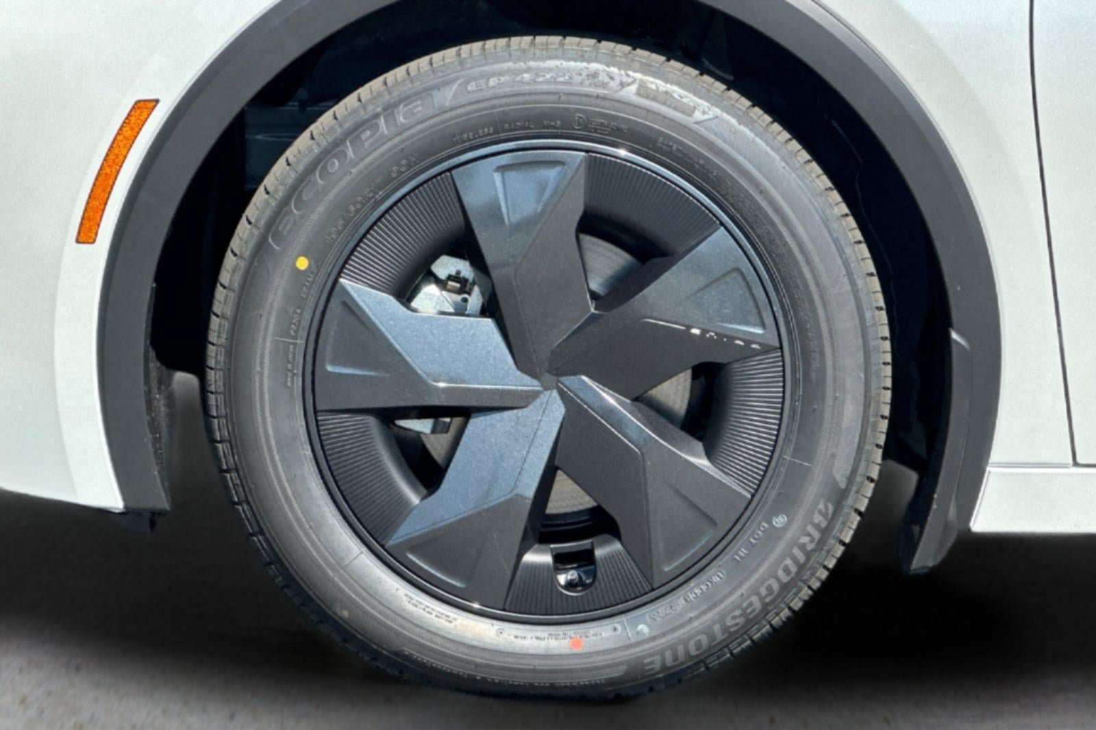 New 2027 Toyota Prius LE FWD image 31