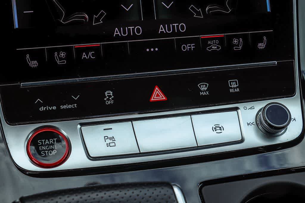 Used 2022 Audi RS Q8 AWD/4WD image 25