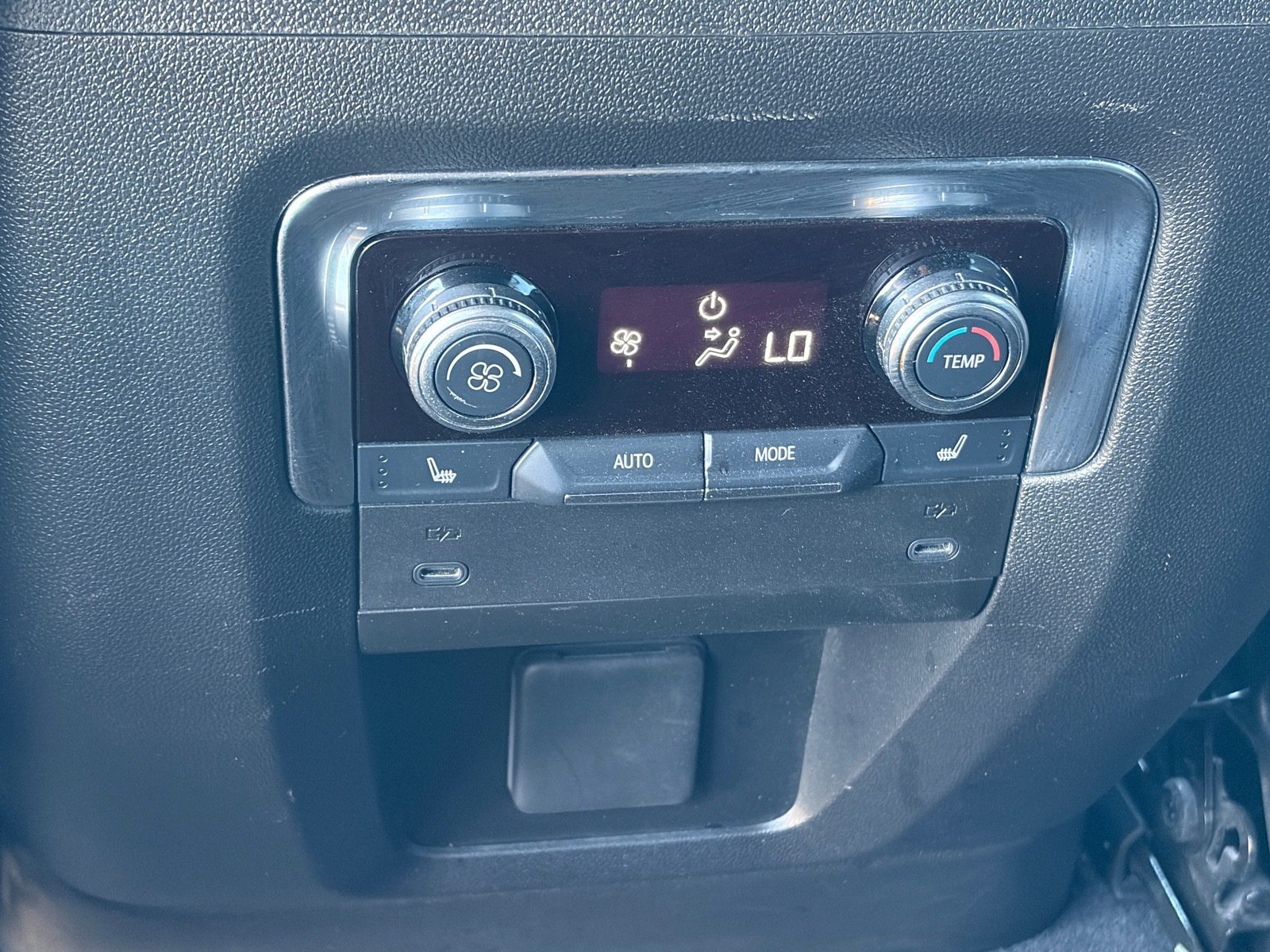 Used 2025 GMC Yukon XL Denali AWD/4WD image 14