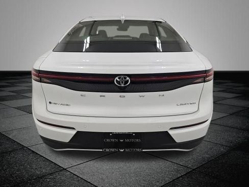Used 2025 Toyota Crown AWD/4WD image 5