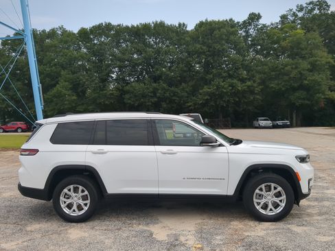 Used 2023 Jeep Grand Cherokee L Limited AWD/4WD image 1