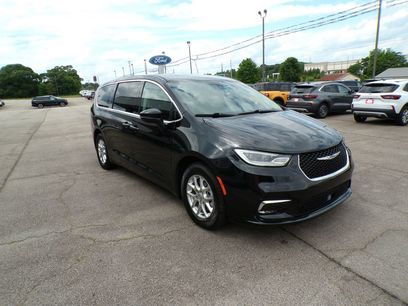 Used 2023 Chrysler Pacifica Touring-L