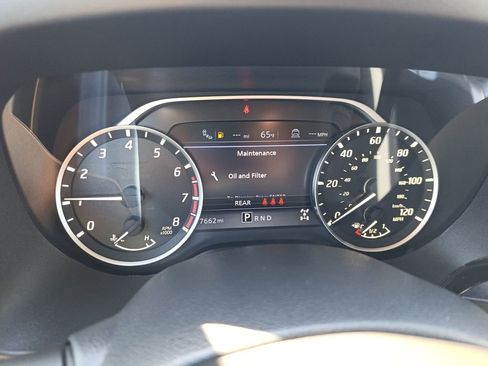 Used 2024 Nissan Titan SV w/ SV Convenience Package image 15