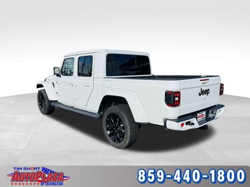 Used 2022 Jeep Gladiator Overland image 2
