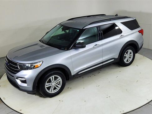 Used 2021 Ford Explorer XLT w/ Equipment Group 202A image 15