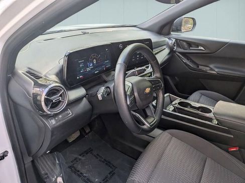 Used 2025 Chevrolet Equinox LT FWD image 11