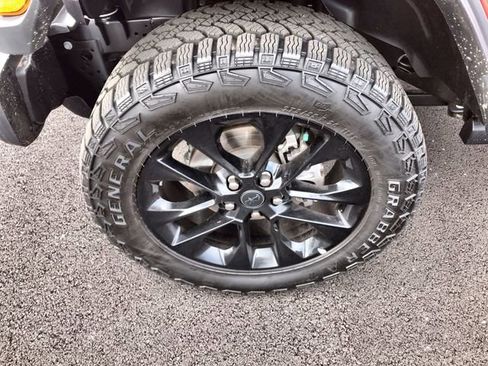 Used 2025 Jeep Gladiator Sport image 10