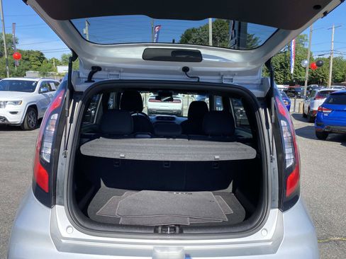 Used 2017 Kia Soul + FWD image 5