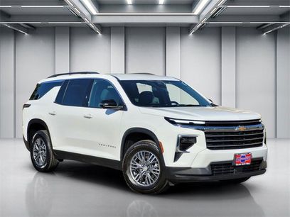 Used 2024 Chevrolet Traverse LT