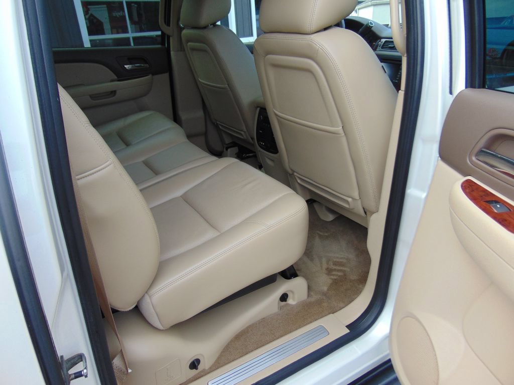 Used 2010 Chevrolet Avalanche LTZ AWD/4WD image 4