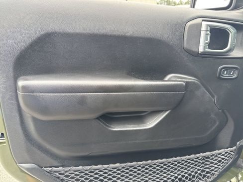 Used 2021 Jeep Gladiator Sport AWD/4WD image 10