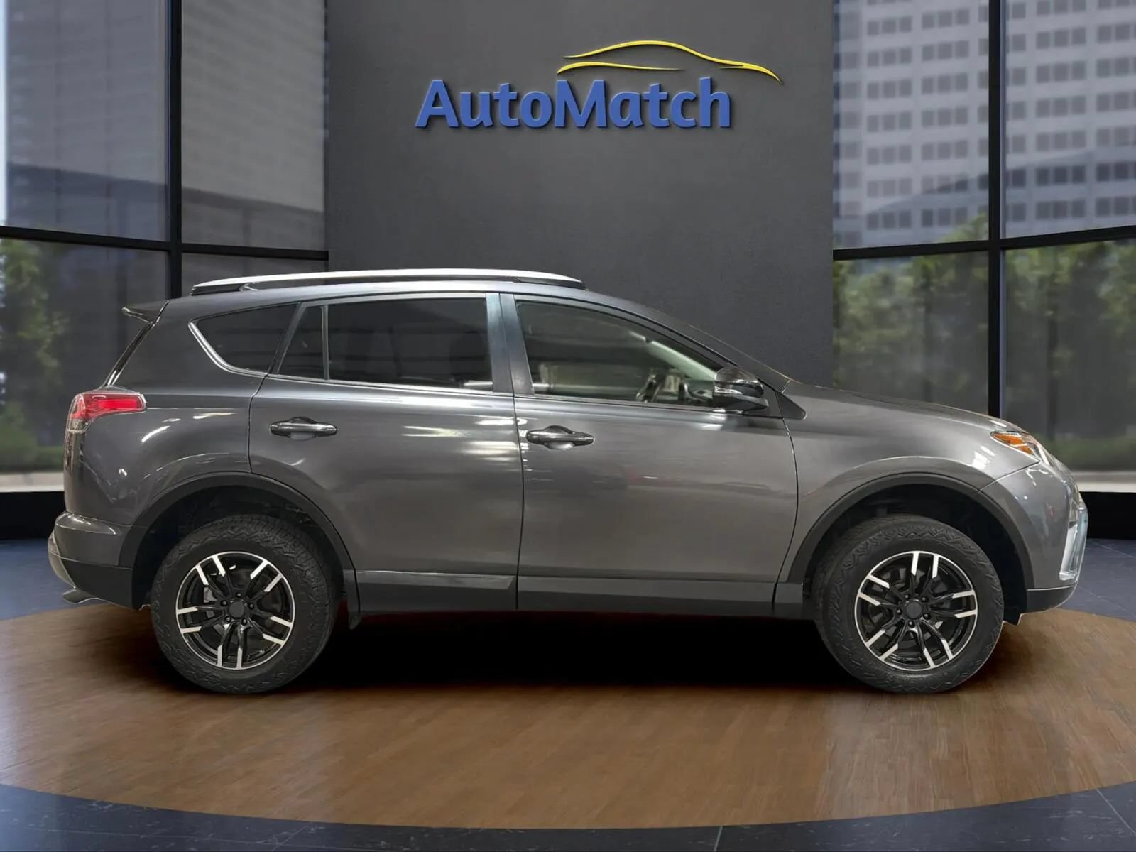 Used 2018 Toyota RAV4 XLE AWD/4WD image 12
