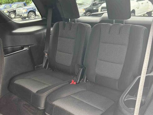 Used 2017 Ford Explorer XLT image 16