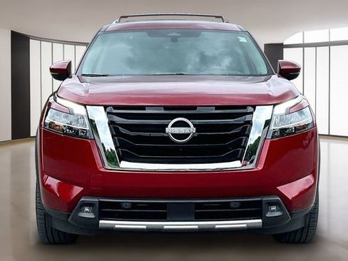 Used 2023 Nissan Pathfinder Platinum FWD image 2