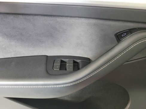 Used 2023 Tesla Model Y 2WD image 13