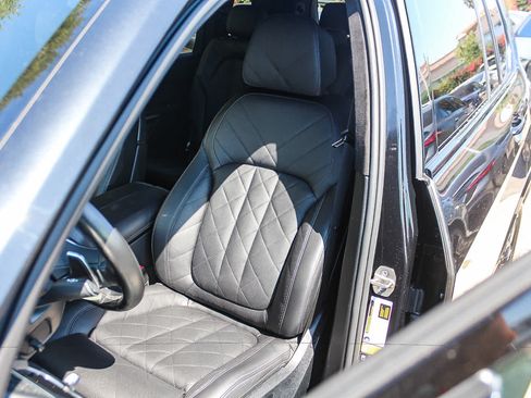 Used 2023 BMW X7 xDrive40i w/ M Sport Package AWD/4WD image 25