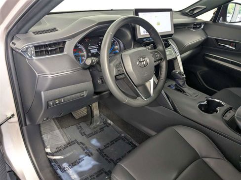 Certified 2024 Toyota Venza XLE AWD/4WD image 11