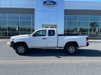 Used 2016 Toyota Tacoma SR video 1