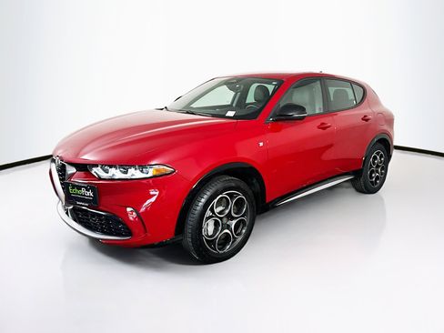 Used 2024 Alfa Romeo Tonale Ti w/ Premium Interior Package image 3