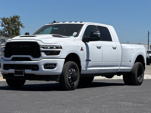 New 2026 RAM 3500 Laramie AWD/4WD image 7